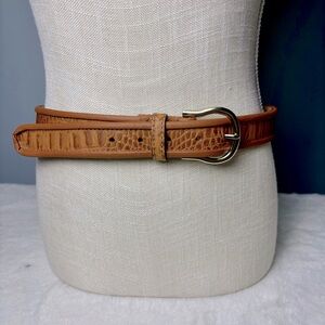 Liz Claiborne tan crocodile genuine embossed leather belt w/ gold buckle, size M
